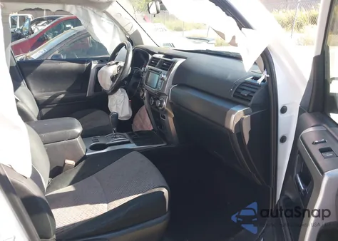 2014 Toyota 4Runner Sr5 z USA, uszkodzony, nr VIN JTEZU5JR2E5072913